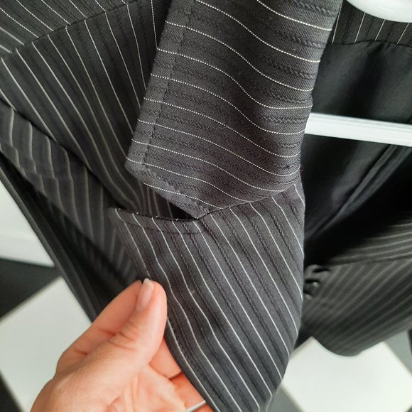 Vest - Picture 6 of 7